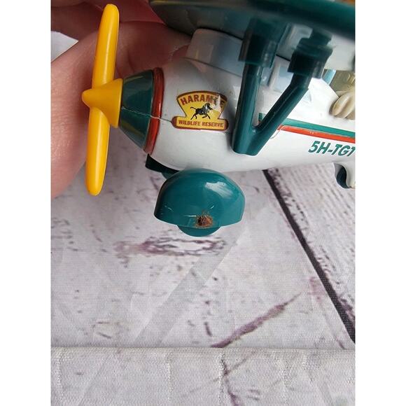 Disney Donald Duck in Die Cast Plane Animal Kingdom Harambe Wildlife Reserve - Picture 2 of 7